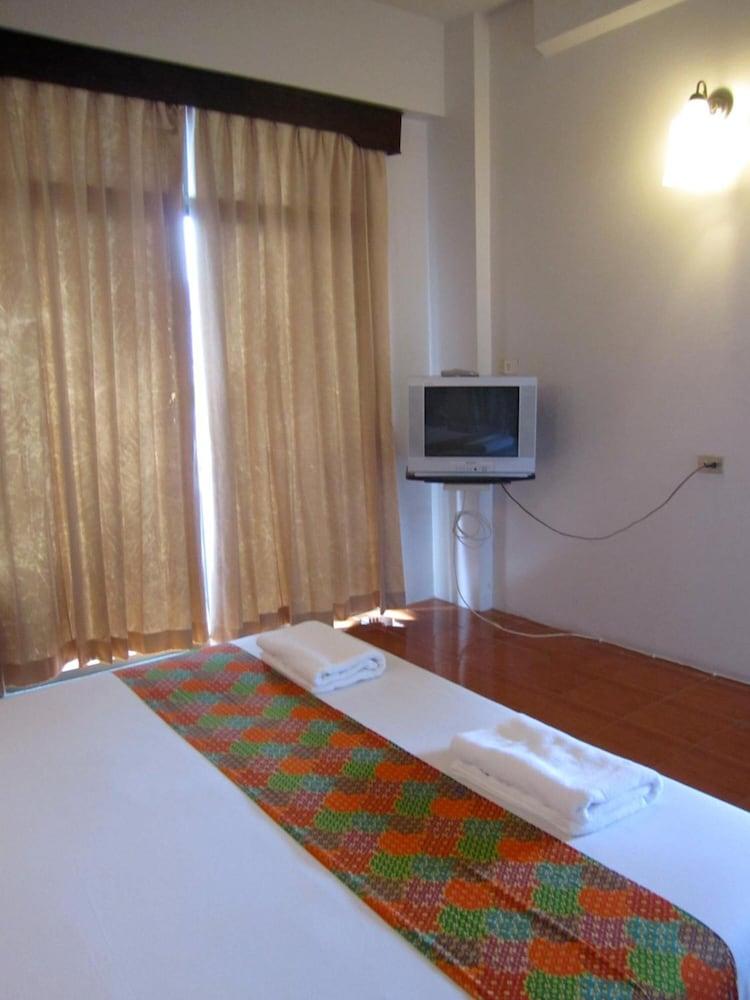 Rome Place Hotel Phuket Bagian luar foto