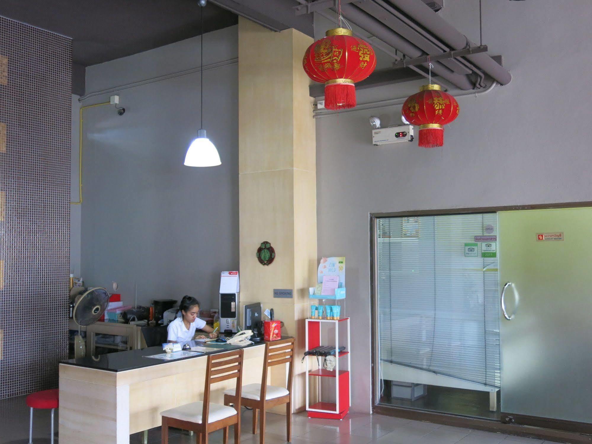 Rome Place Hotel Phuket Bagian luar foto
