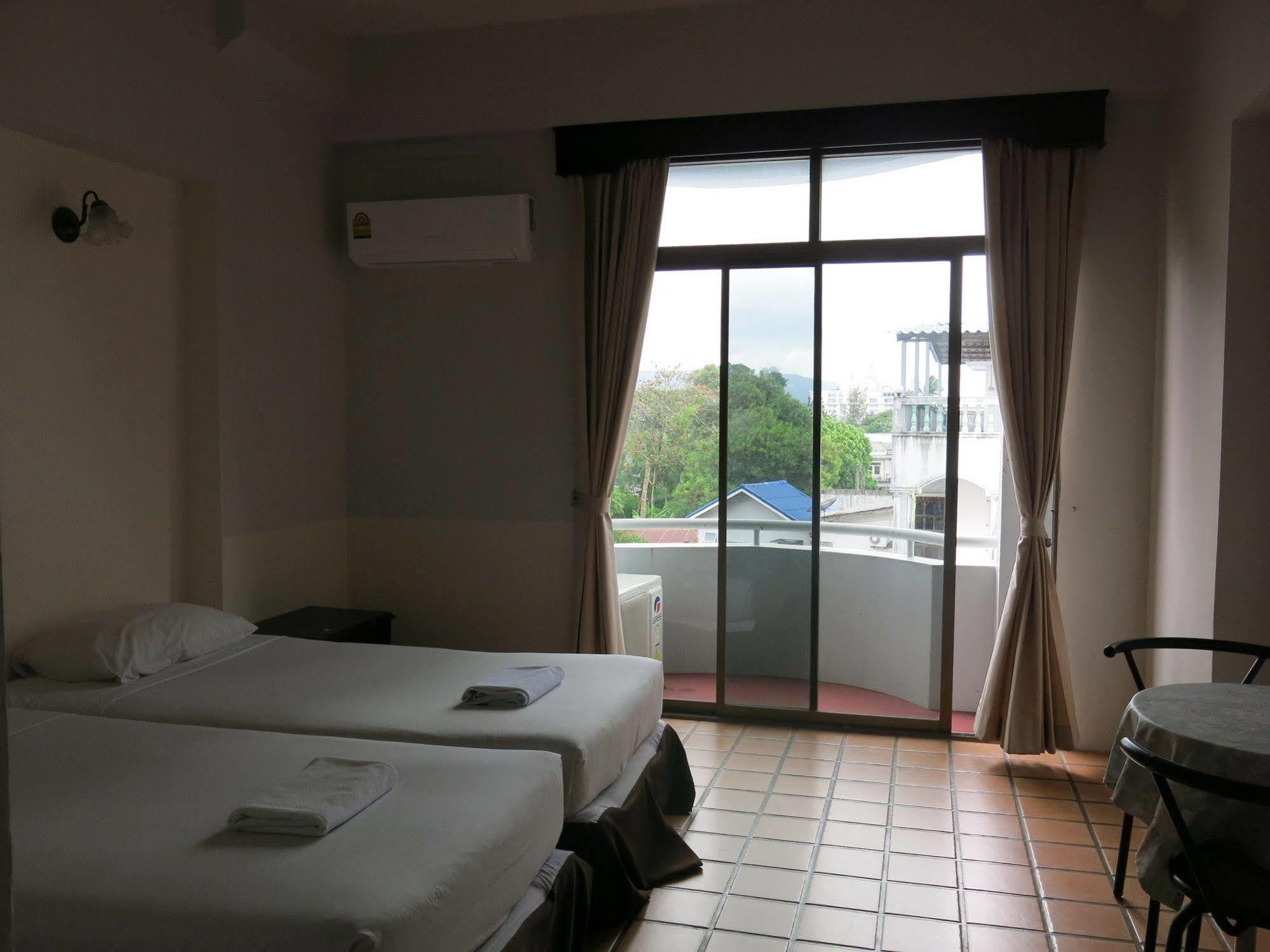 Rome Place Hotel Phuket Bagian luar foto