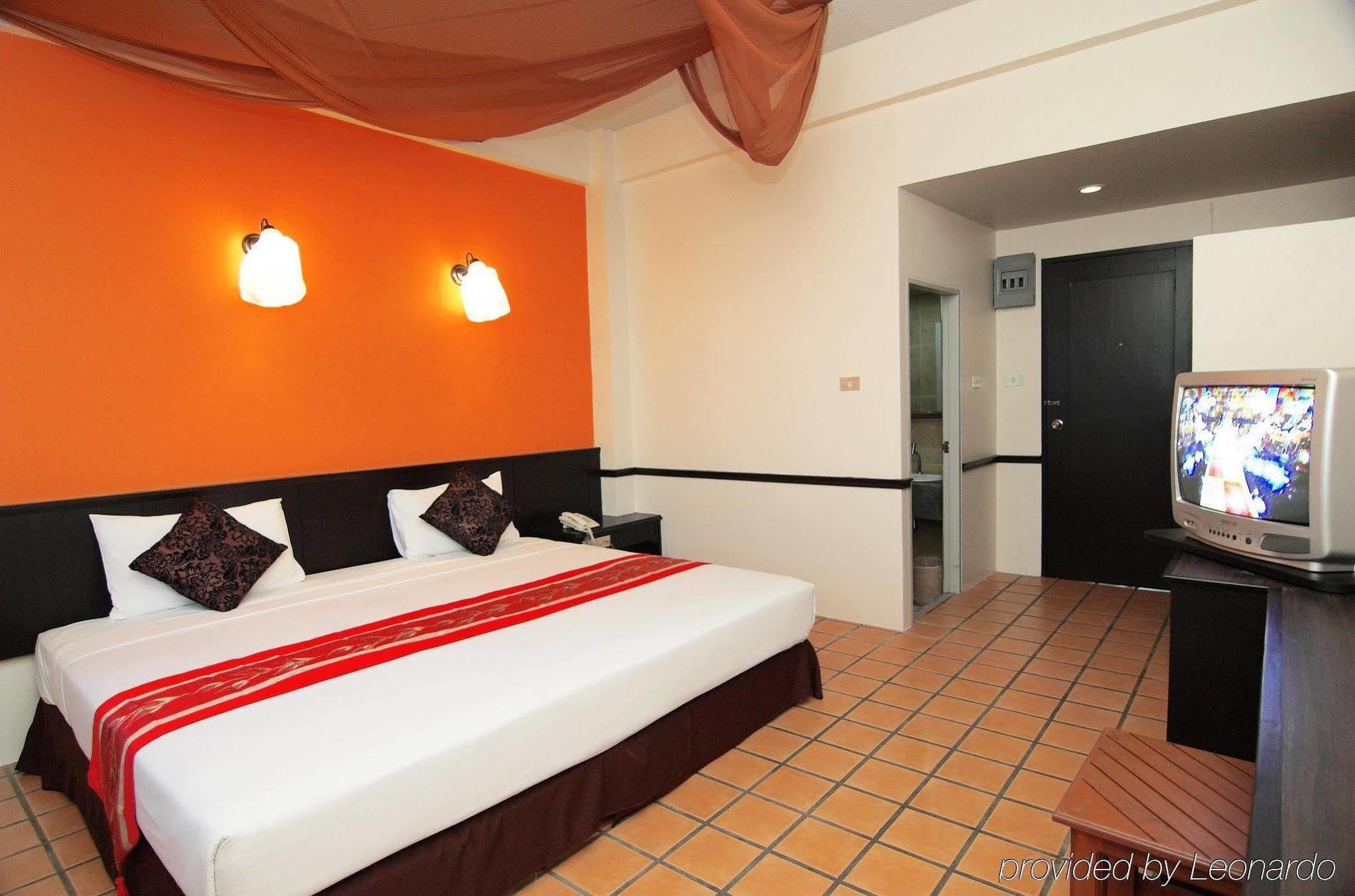 Rome Place Hotel Phuket Bagian luar foto