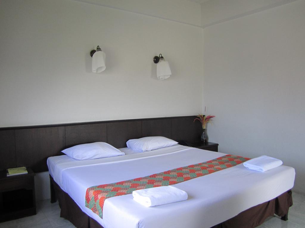 Rome Place Hotel Phuket Bagian luar foto