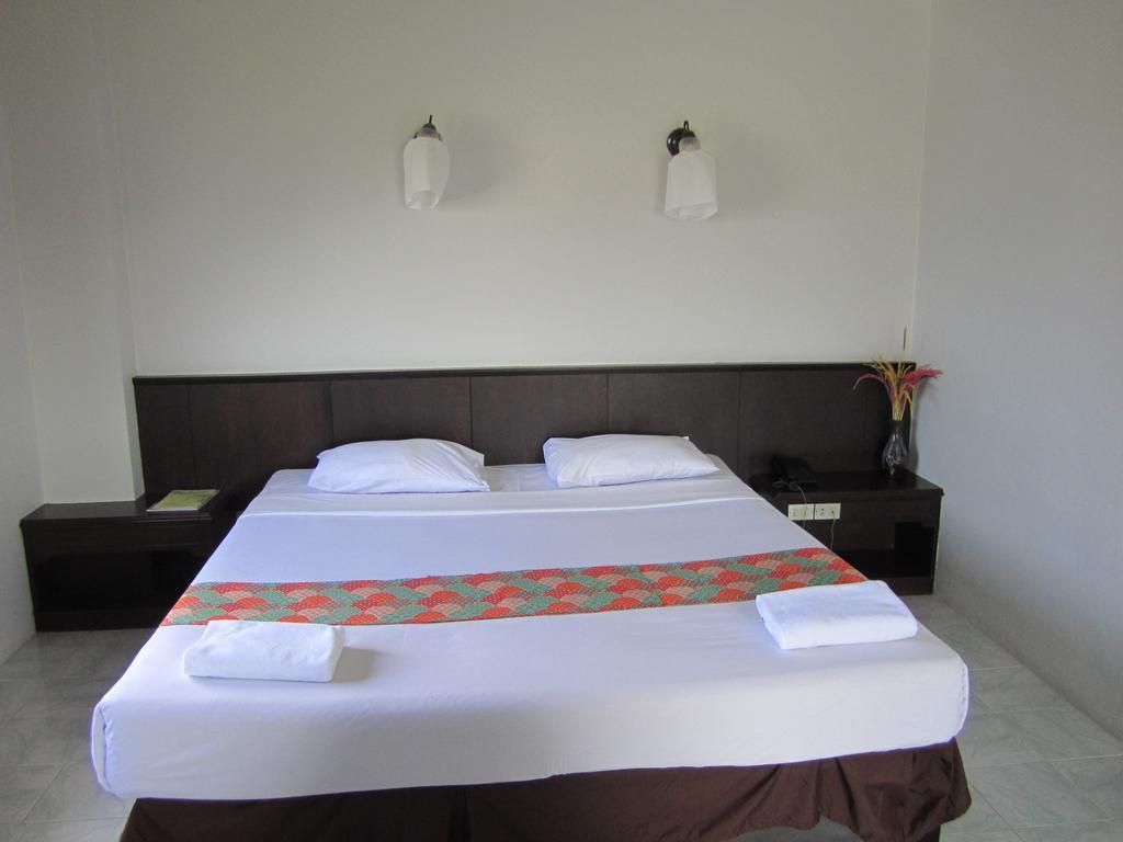 Rome Place Hotel Phuket Bagian luar foto
