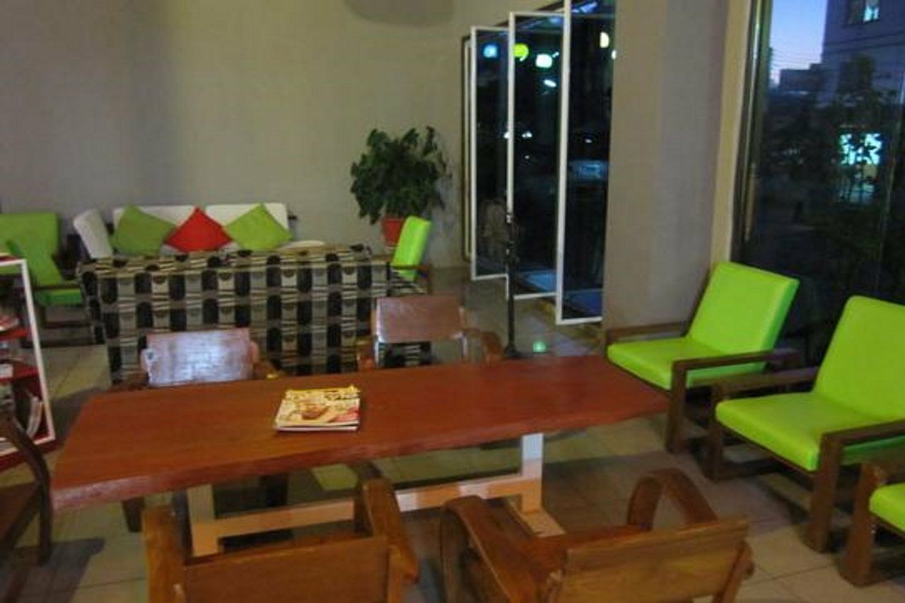 Rome Place Hotel Phuket Bagian luar foto