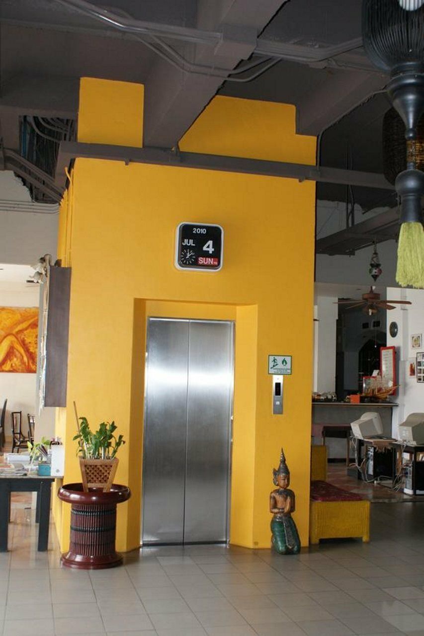 Rome Place Hotel Phuket Bagian luar foto