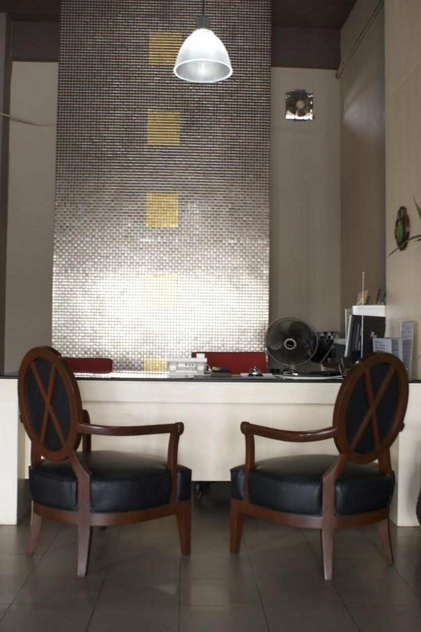 Rome Place Hotel Phuket Bagian luar foto